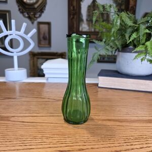 Vintage CFG Emerald Green Glass Bud Vase Ribbed Pineapple Pattern Scalloped 6"